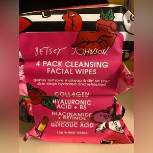 Betsey Johnson Makeup Cleansing Facial Wipes Collagen & Peptides 120 wipes
